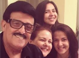 دنيا سمير غانم تغني تتر لهفة وبدل الحدوتة تلاتة بشكل مختلف. Donia Samir Ghanem Sends Touching Messages To Her Father And Mother And These Are The Latest Developments In The Case Of Dalal Abdel Aziz A Homeland Tweeting Outside The Flock