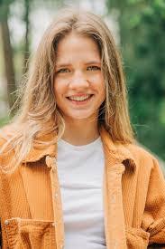 Lola Graves's Instagram, Twitter & Facebook