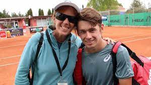 His father, anibal, is uruguayan and his mother, esther, is a spaniard. De Minaur Mum Reflects On His Journey January 2019 Atp Tour Tennis