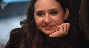 Jun 24, 2021 · أعلنت الفنانة مي سليم وشقيقتها ميس حمدان، حصولهما على الإقامة الذهبية من إمارة دبي، وعبّرت الفنانتان عن سعادتهما. Ù…ÙˆÙ‚Ø¹ ÙŠÙƒØ´Ù ÙØ±Ù‚ Ø§Ù„Ø¹Ù…Ø± Ø¨ÙŠÙ† Ù†ÙŠÙ„Ù„ÙŠ ÙƒØ±ÙŠÙ… ÙˆØ²ÙˆØ¬Ù‡Ø§ Ù‡Ø´Ø§Ù… Ø¹Ø§Ø´ÙˆØ± Ù†ÙŠÙˆØ² ÙÙˆØ± Ù…ÙŠ