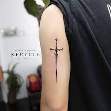 * hình xăm nhỏ đẹp cho nam ở bắp tay. Hinh XÄƒm Mini Nam á»Ÿ Tay Ä'áº¹p Tattoo Mini Tay Nam Cháº¥t