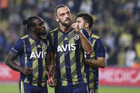 Vedat muriqi (born 24 april 1994) is a kosovan professional footballer who plays as a striker for italian club lazio and the kosovo national team.he is known for his headers and strength. Ruckkehrer Vedat Muriqi Soll Kosovo Kollege Zu Fenerbahce Lotsen Ligablatt Fussball Zur Stunde