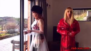 Two mature ladies with big tits play with each other while wearing lingerie  - XNXX.COM