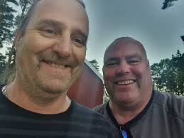 Ja, da er den nest beste halvdelen i GT Duo blitt veldig gammel, men han  holder fortsatt koken på både gitar og stortromma. Vil bare ønske deg en  flott dag, så håper