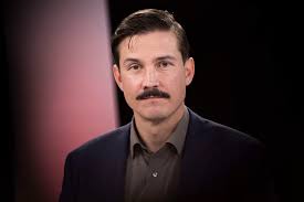 Keskustelu kuohuu Timo R. Stewartin lähdön ympärillä