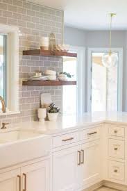 42 Trends You Need To Know White Shaker Kitchen Cabinets Farmhouse Subway Tile Backsplash 70 Decorinspira Com Home Kitchens Kitchen Design Kitchen Renovation