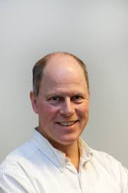 Apparaten of medicijnen komen niet aan de orde. Osteopaat Gerben Oosterhout Techumerpleats