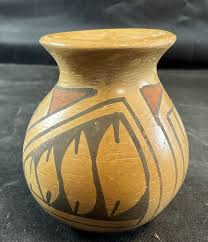 Vintage Manuela Olivas Artist Signed Mata Ortiz Art Pottery Mexican H 2.25”  W 2”