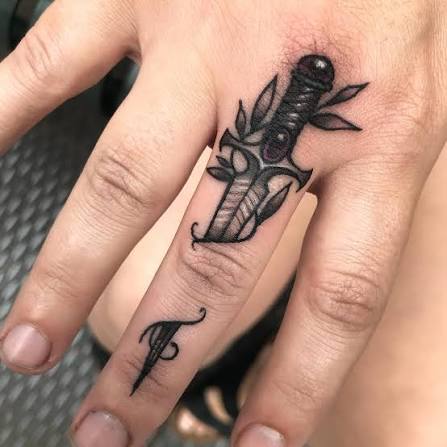 Dagger for @kaktoskatie 🌿🗡 . . #fingertattoo #daggertattoo #tattoo #ink #rvatattoo #ladytattooers #rvaartist #cutetattoo