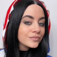 Katherine Nieman's Instagram, Twitter & Facebook