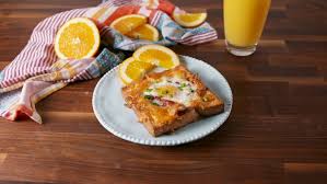 Masukkan ke kocokan telur dan gulingkan ke tepung roti 3. Resep Sarapan Cepat Dan Nikmat Roti Panggang Telur Keju Bernutrisi