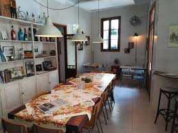 Sustantivo de género exclusivamente masculino, que lleva a las 10 de la noche dan el toque de queda y está prohibido salir a la calle mientras se mantenga la. Toque De Queda Palma De Mallorca Menu Prices Restaurant Reviews Tripadvisor