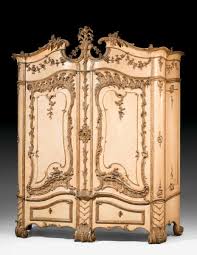 Jahrhunderts zwischen 1723 und 1750 zurück. Gefasster Prunk Schrank Louis Xv Von J A Nahl Johann Aug Antike Mobel Mobelideen Barock Mobel