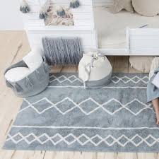 Die marke entwirft und produziert teppiche, die sowohl stilsicher als auch funktional sind. Waschbarer Teppich Oasis Naturliches Vintage Blau Lorena Canals