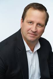 Justin Hewitt's Instagram, Twitter & Facebook