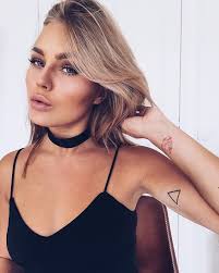 David överraskar lena endre med en present som hon kan tyckas behöva, då det visar sig att hon inte är så bra på att hitta rätt, nämligen en. Pin By Olivia On Totally Tumblr Angelica Blick Hair Makeup Hair Beauty