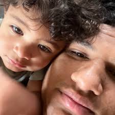 Hi everyone, I'd like to start playing Magic Commander (I used to play