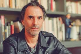 Samuel Benchetrit : « Je me lève vers 4 ou 5 heures et je travaille pendant  trois ou quatre heures d'affilée »