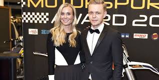 Hans kæreste er en film instrueret af hjalmar davidsen. Kevin Magnussen Viser Sin Smukke Kaereste Frem Avisen Dk