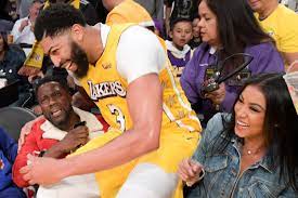 That's because the jayhawks recruited freshman twins this year. Lakers Star Anthony Davis Crashes Onto Kevin Hart And More Star Snaps Page Six