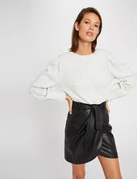 Jupe femme sandro • jupe courte portefeuille • jeu de plis sur le devant • pressions contrastantes • fermeture par un zip au dos • le mannequin porte une taille 36. Jupe Droite Ceinturee Effet Portefeuille Noir Femme Morgan