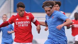 Numa atitude desportiva, o treinador do benfica cumprimentou um a um os jogadores do belenenses ao fim do jogo deste sábado, onde a equipa . Belenenses Benfica 1 1 Aguia Pregou A Propria Cruz Juniores Jornal Record