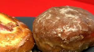 Tłusty czwartek to dzień, w którym wielu z nas porzuca wszelkie diety, by uświęcić zakończenie karnawału.to wtedy świętujemy dzień pączka i. Tlusty Czwartek 2021 Kiedy Wypada Ten Slodki Dzien