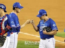 빠른 공을 던지는 투수로 이름이 나 mlb 스카우트들의 관심을 얻었지만, 팔꿈치 인대가 파열됐다. ì¼ê°„ìŠ¤í¬ì¸ 