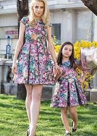 Dacă ești în căutarea unor haine identice sunt diverse propuneri făcute de marile magazine de modă și se mizează, mai ales, pe aceleași teme seturi îmbrăcăminte mamă și fiică: Super Popular Prima Vedere La PreÈ Mic Magazin Online Rochii Mama Si Fiica Cityadvertising Ro