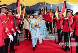 Translations of the word dewan from spanish to english and examples of the use of dewan in a sentence with their translations: What Does Malaysia S Parliament Actually Do Trp