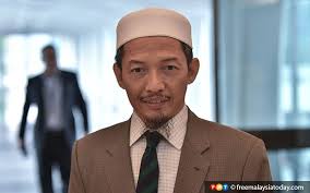 The flag of malaysia is very similar to the flag of the united states. Pas Mp Dismisses White Flag Campaign Says Better To Pray Free Malaysia Today Fmt