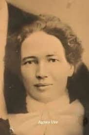 Emily Wilbur's Instagram, Twitter & Facebook