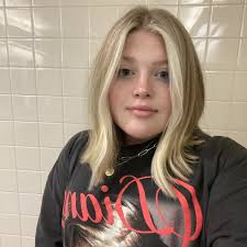 Addison Hansen's Instagram, Twitter & Facebook