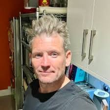 Glenn Evans's Instagram, Twitter & Facebook