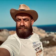 Happy Birthday to me! I wish I could have told my younger self that we will  make it and live our dream live💿 🧿🎶 My Love goes to family, friends and  everyone