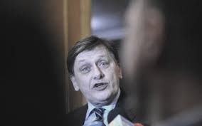 Have something nice to say about crin antonescu? Crin Antonescu Nu RenunÈ›Äƒ La Europarlamentare Eu Sunt Cat Se Poate De Anti Pesedist Stirileprotv Ro