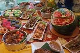 Jumlah kaum terbesar di malaysia adalah kaum melayu, cina dan india dan setiap kaum di malaysia ini mempunyai makanan tradisional mereka sendiri. Zc66icuny53rnm