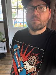 Honestly I can't help myself whatever the weather. 🤪 already had to pick  husband's shirt off the grass. Even with triple pegging per item! Why do I  love it so much??? |