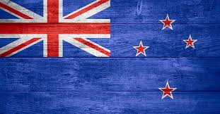 La bandera de nueva zelanda es un paño de color azul con la bandera del reino unido en el cantón y cuatro estrellas rojas fileteadas de blanco, que representan la constelación de la cruz del sur, en el batiente. Bandera De Nueva Zelanda Comoserunkiwi