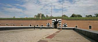 Sa population s'élevait à 2 852 habitants en 2021  1 . Terezin The Samll Fortress Central Bohemian Uplands
