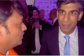 Rajrajeshwar Guruji Blesses UK PM Rishi Sunak With 'Shree Yantra' For Good  Health