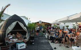 Es ist zwar nur ein moderater euro, aber geboten wird einem dafür nicht wirklich etwas. Noch Eine Rooftop Bar In Berlin Das Deck 5 Passenger X Hier Jetzt Woanders