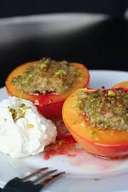 Roasted Nectarines W Pistachio Crumble By Le Petrin Via Flickr Recettes De Cuisine Recette Idee Recette