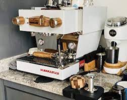 The design of the linea mini is based on the most iconic la marzocco machine ever built, the linea classic. Handgefertigtes Holz Fur La Marzocco Linea Mini Amazon De Home Kitchen