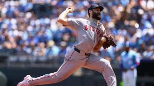 Lucas Giolito strikes out Bobby Witt Jr.