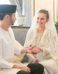 Tengku amir shah ibni sultan sharafuddin idris shah is the current raja muda of the malaysian state of selangor. Foto Sekitar Majlis Pernikahan Juliana Evans Tengku Shariffuddin Gempak