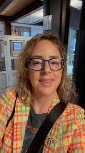 GenAI Tech pitch roast comedy show tonight! Founders pitch, VCs ask real  questions, we comedians tear their presentations apart! Plus CHOCOLATE!  Another great night from producer @lizswaney at ...