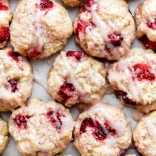 A dessert made of gelatine or other gelling agent, sugar, flavourings and food colouring best desserts made with biscuits from 5 delicious parle g biscuit desserts you can make at home. Strawberry Biscuit Cookies Sally S Baking Addiction