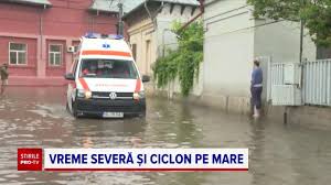 Un ciclon format în marea neagră va aduce rafale de vânt de până la 90 de km/h, iar, mâine, furtunile vor ajunge și în bucurești. Ciclonul Din Marea NeagrÄƒ Aduce InundaÈ›ii In Romania In GalaÈ›i Oamenii Au IeÈ™it Cu Barca Pe StrÄƒzi Youtube