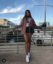 Yeni Kolej Wattys2019 Tamamlandi 18 Bolum Prens Ve Prenses 2020 Moda Fotografciligi Model Pozlari Rahat Kiyafetler